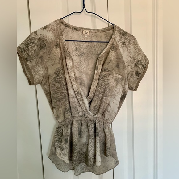 Aritzia Wilfred nude/grey animal print top size XS - Picture 1 of 9